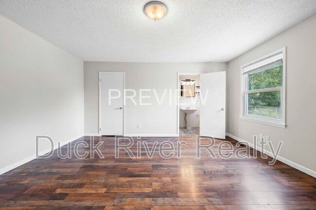 Building Photo - 106 1/2 Hobbs Dr