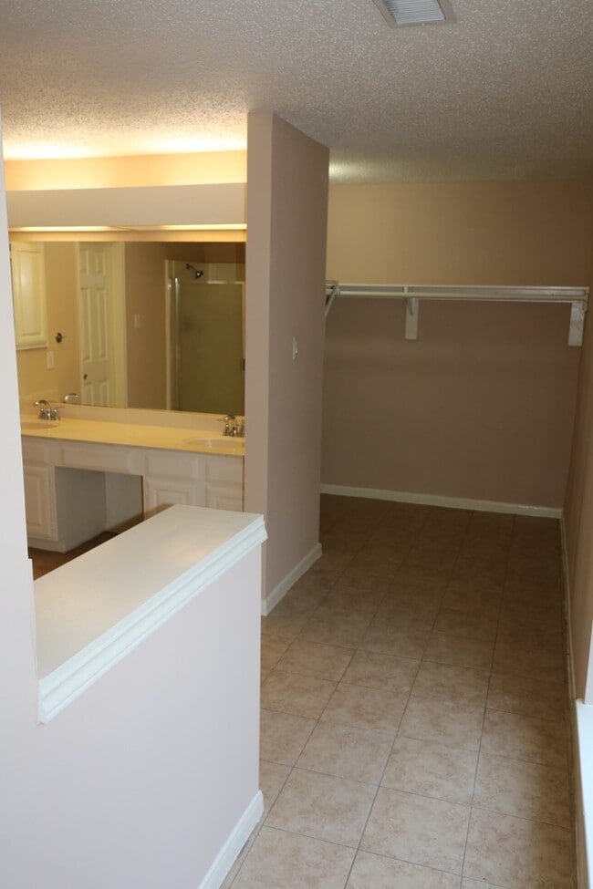 Building Photo - 12510 Sableleaf Dr