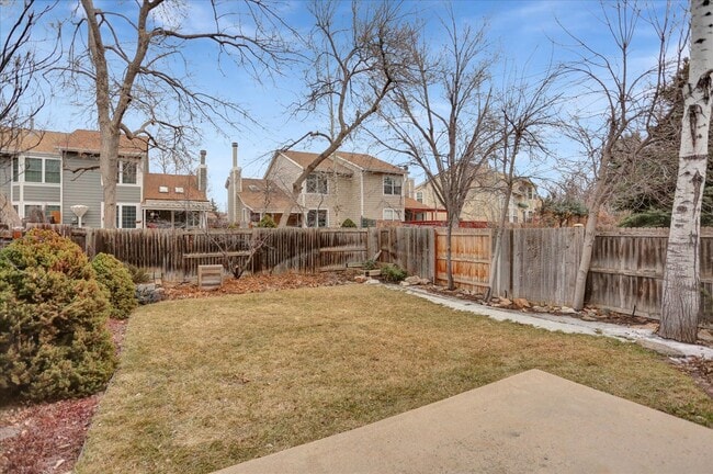 Building Photo - Indian Creek 2 Bedroom, 2 Bathroom Townhom...