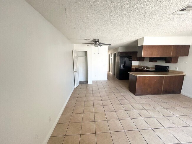 Building Photo - 2/BD 1/BA First Floor Condo w/ In Unit Laundry
