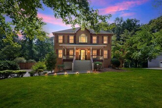 Building Photo - Country-Chic Retreat in Hickory Flat