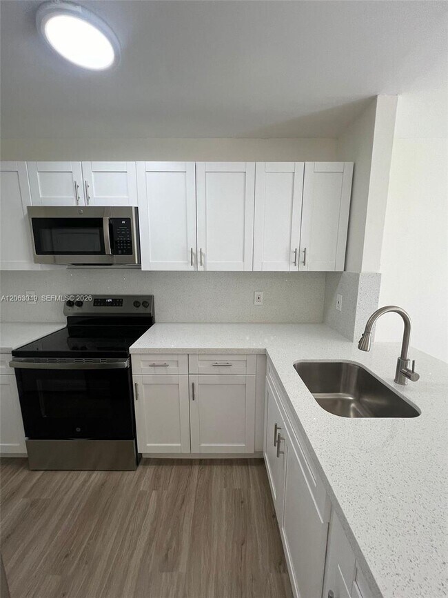 Building Photo - 2685 W 66th St