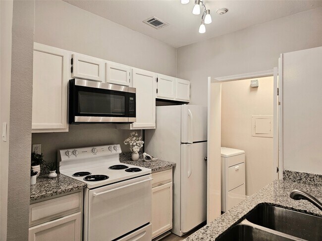 Building Photo - 3500 Tangle Brush Dr