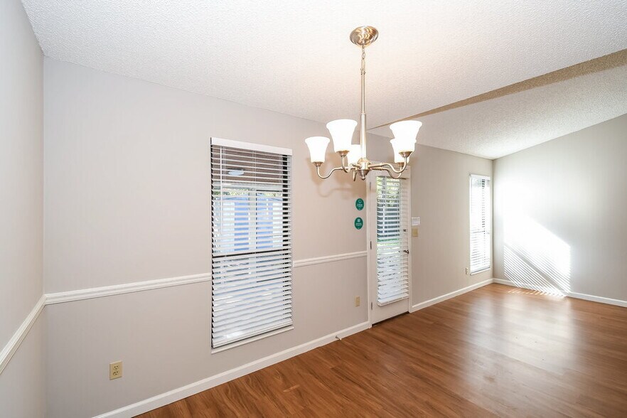 Building Photo - 3860 English Colony Dr S