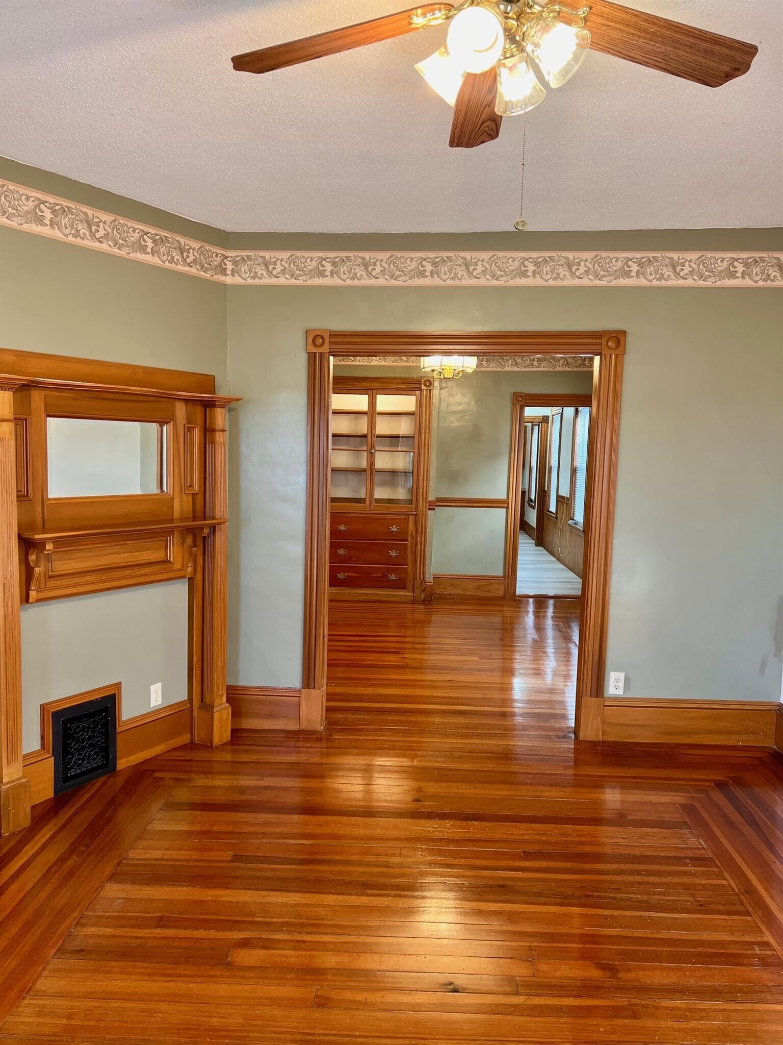 Building Photo - 22 Temple St