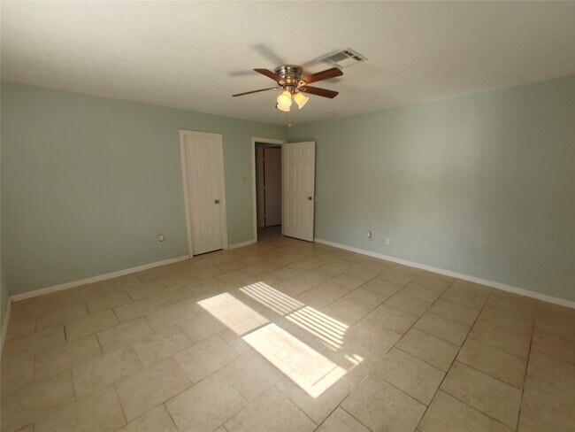 Building Photo - 633 Mosswood Dr