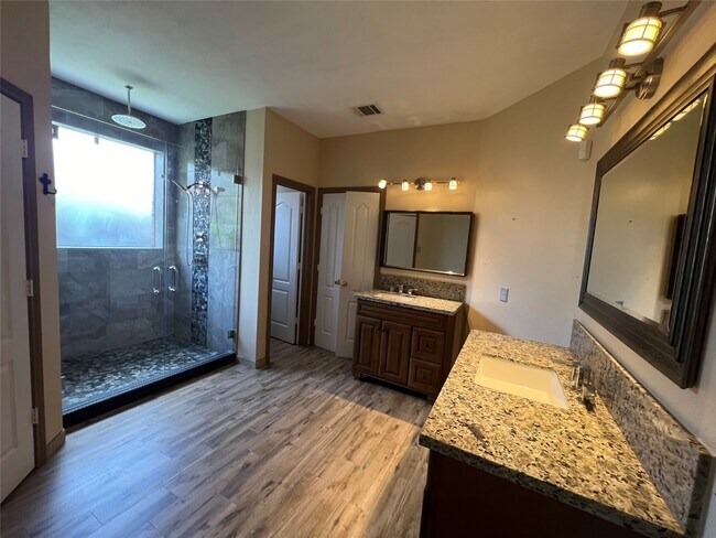 Building Photo - 11718 Short Trail Ln