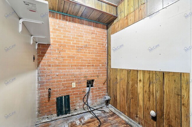 Building Photo - 10705 Coogan Dr