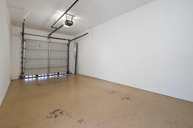 Building Photo - 2803 Sarento Pl