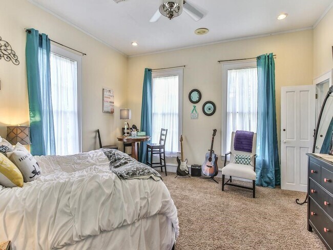 Building Photo - 509 E Luhn St