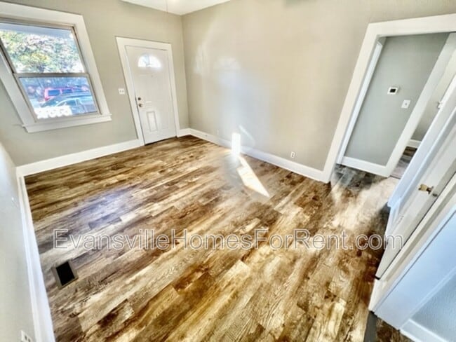 Building Photo - 405 N Morton Ave