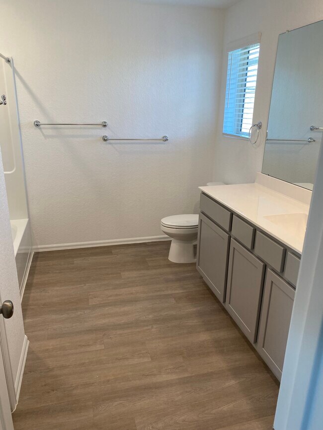 Upstairs bath - 23907 Steep Climb Dr