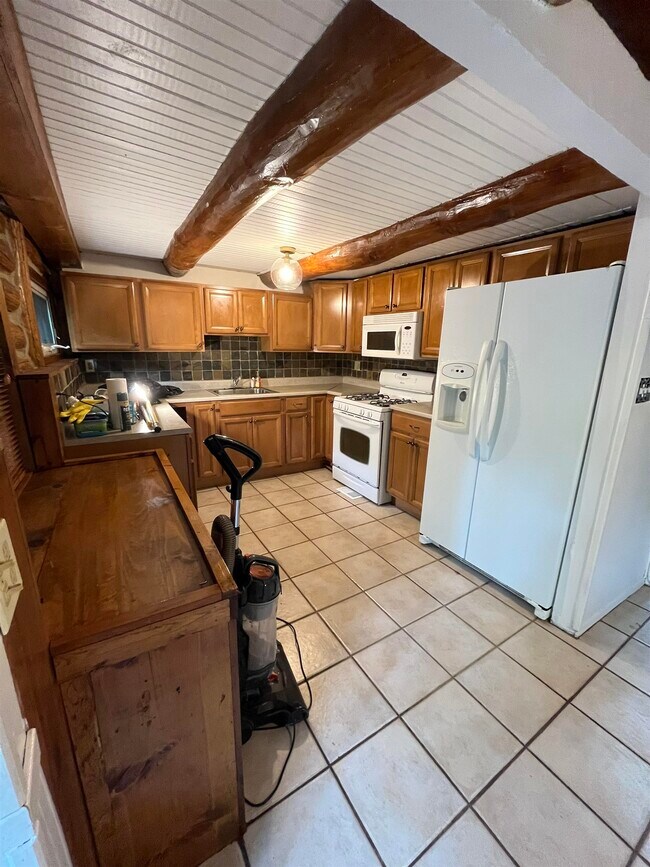 Building Photo - 56 E Park Dr