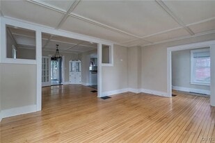 Building Photo - 115 Haley St