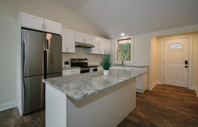 Building Photo - 42 Eastview Rd