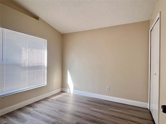 Building Photo - 191 Dahlia Village Cir