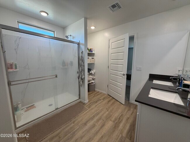 Building Photo - 10442 Guildford Ln