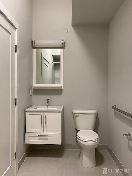 Building Photo - 22 Center St