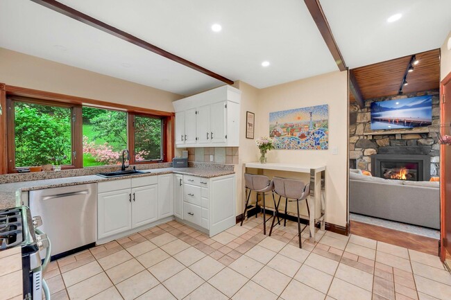 Building Photo - 38A Claremont Rd