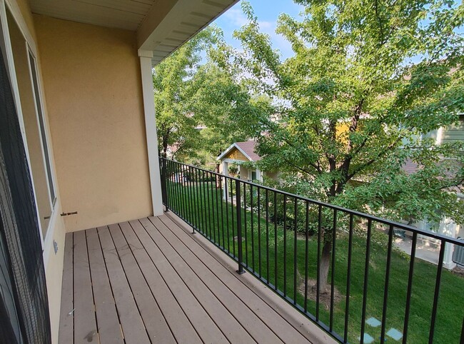 Building Photo - AMAZING CONDO 2 MASTER SUITES 2 CAR GARAGE