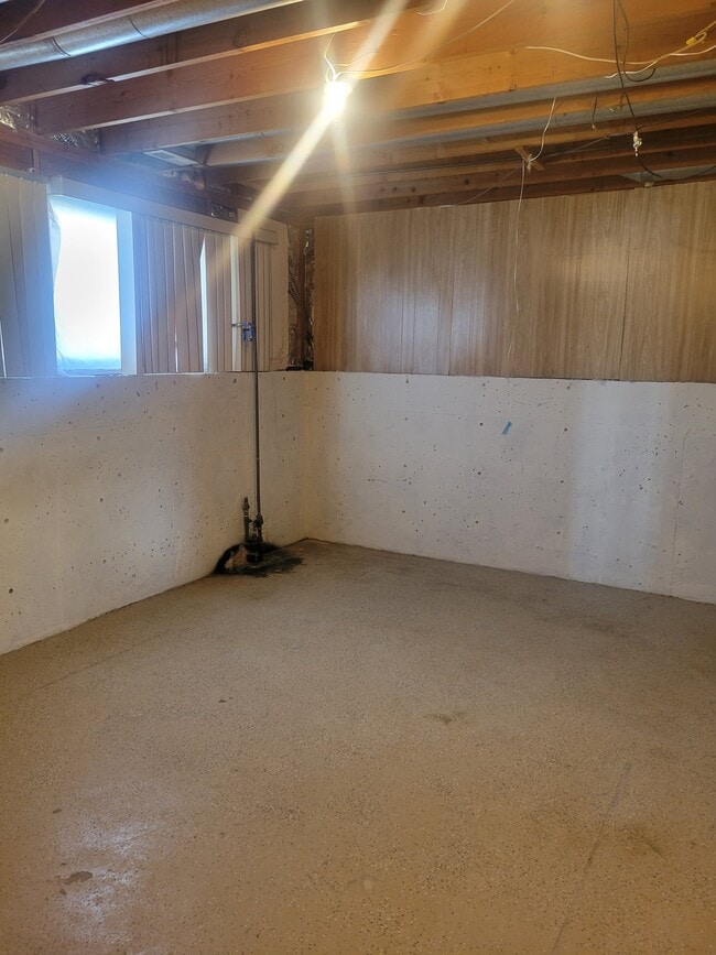 Building Photo - 165 W 910 S