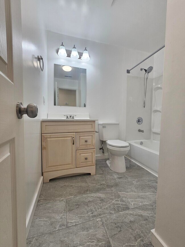 Building Photo - 2253 Hamlin Dr