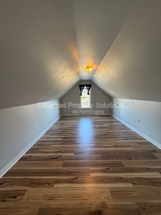 Building Photo - 5220 Christian Dr