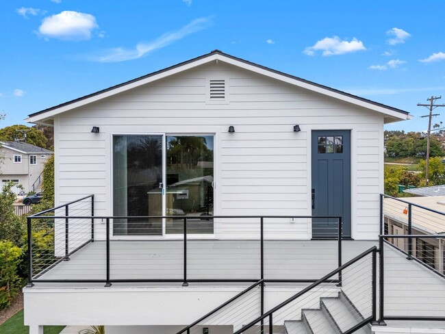 Building Photo - Introducing a stunning newly constructed t...