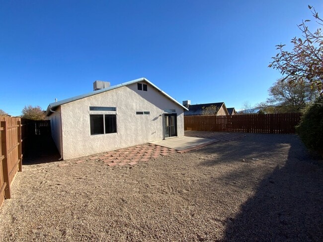 Building Photo - 2 Bedroom Single Story Home Available Near Hwy 550 NE & Paseo Del Volcan NE in Enchanted Hills Ri...