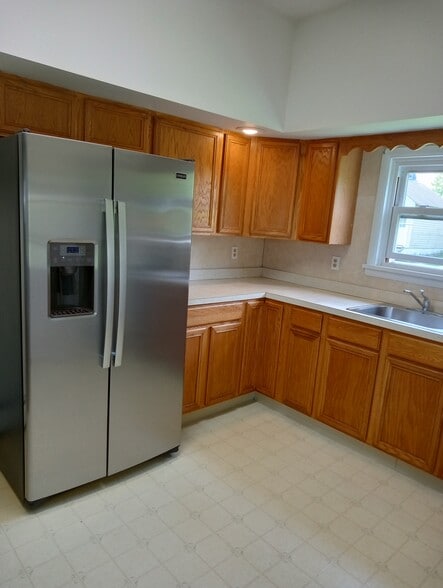 Primary Photo - 621 E Northampton St
