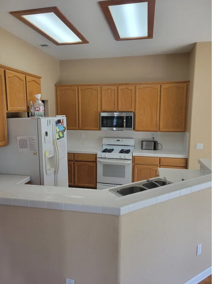 Building Photo - 723 Deerfield Way