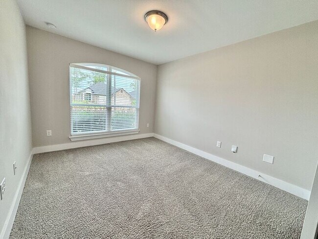 Building Photo - 5655 Dunridge Drive