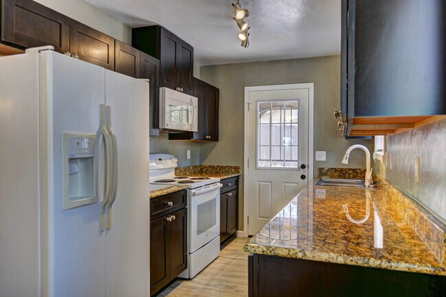 Building Photo - Home for Rent in Prescott!  - Alley Parking