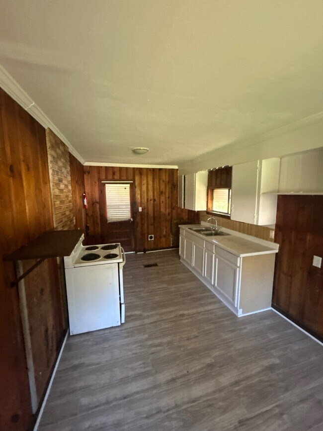 Building Photo - 319 Woody Dr