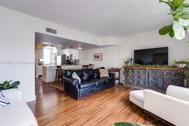 Building Photo - 1651 NE 115th St