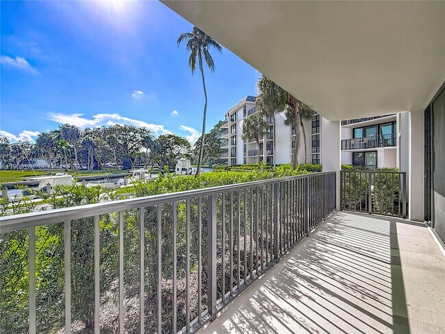 Building Photo - 1350 River Reach Dr