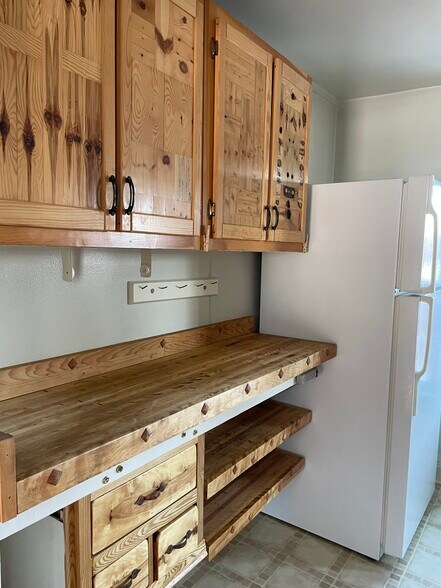 Kitchen - 526 1/2 E 7th St