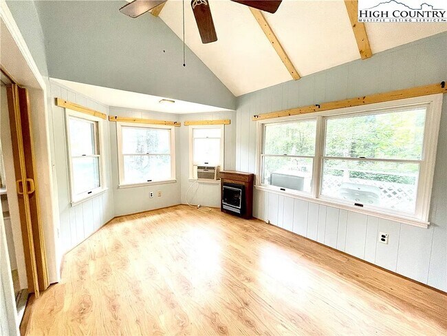 Building Photo - 252 Trillium Rd