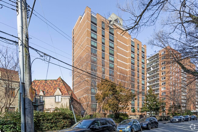 Building Photo - La Rive