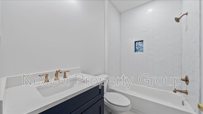 Building Photo - 1072 Bruce St