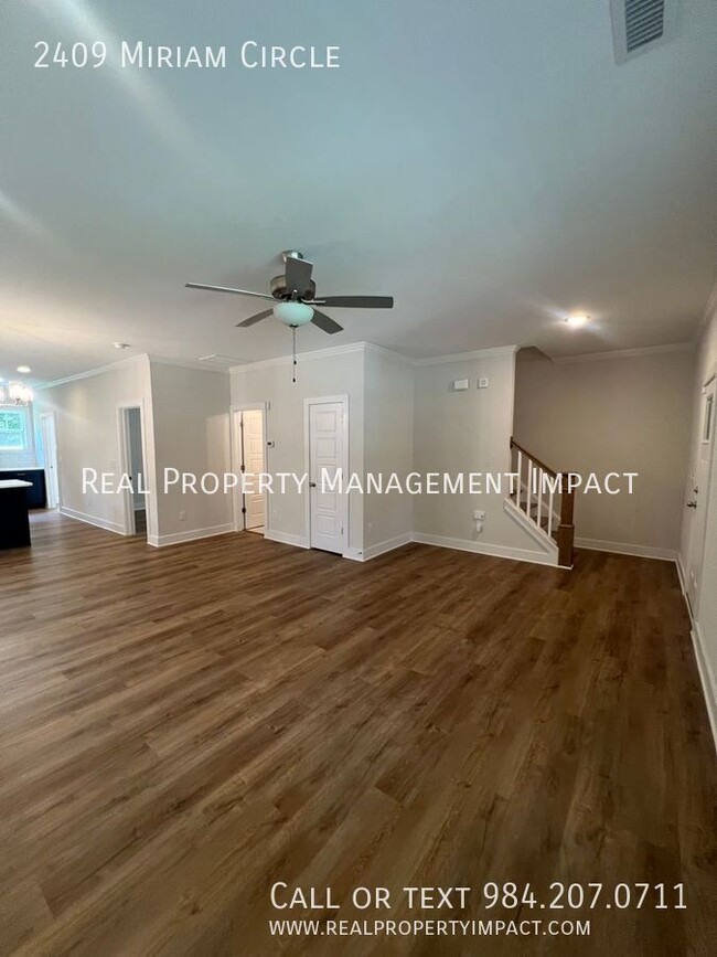 Building Photo - MOVE IN SPECIAL: 1/2 OFF 1 MONTH RENT. New...