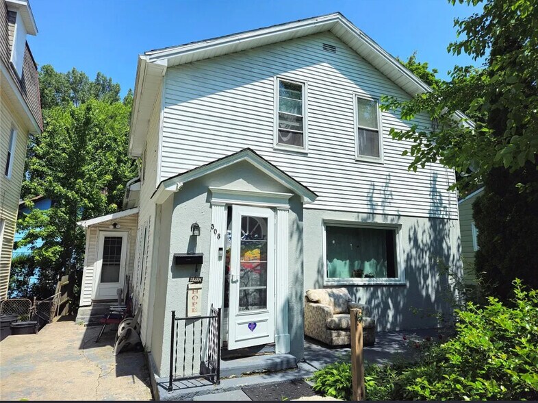 Building Photo - 508 E 9th St