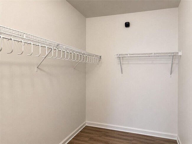 Building Photo - 663 Castleberry Ave
