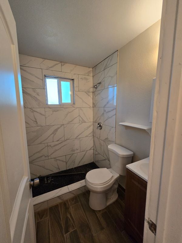 Building Photo - 624 E Roosevelt Ave