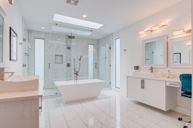 Building Photo - 5017 Milam St