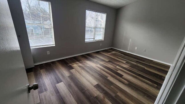 Building Photo - 5703 Wells Cir