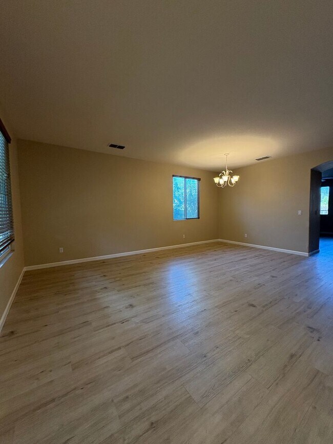 Building Photo - 684 Whitfield Ln