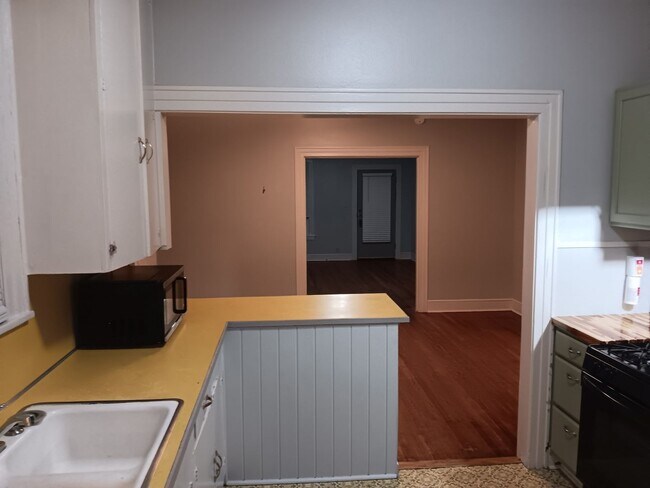 Building Photo - 109 Dalzell St