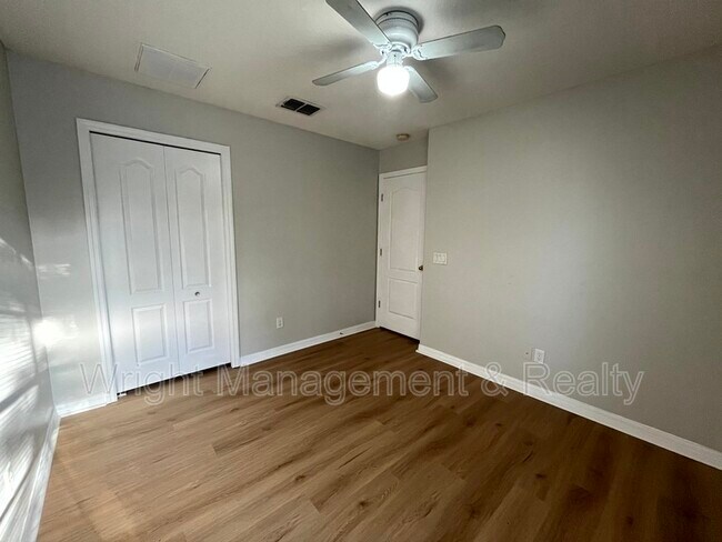 Building Photo - 7843 Foxgrove Dr