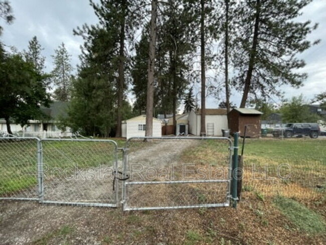 Building Photo - 604 S Sunderland Rd
